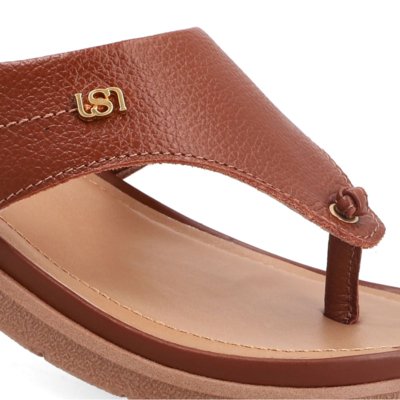 Chinelo Em Couro Marrom Com Solado Rasteiro