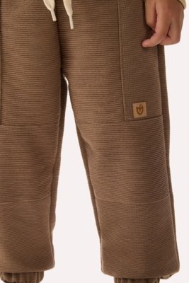 Calça Marrom em Moletom com Nervuras e Recortes