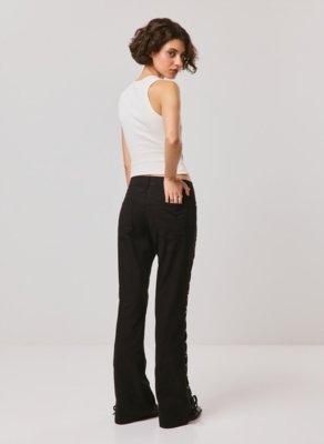 Calça Bootcut Com Amarração Lateral