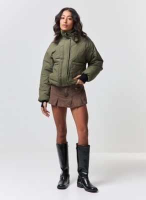Short Saia Plissada Com Preguinhas