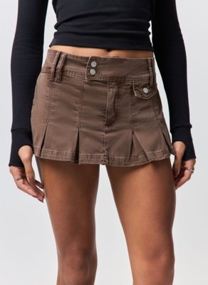 Short Saia Plissada Com Preguinhas