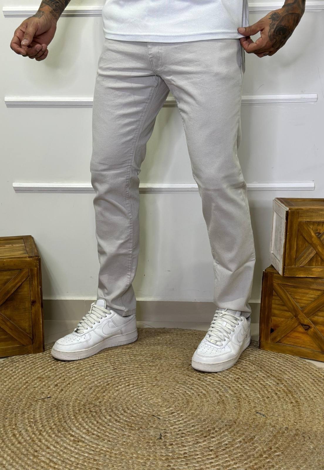 Calça Masculina de Sarja Alfaiatada Skinny com Elastano Creme Calça Masculina de Sarja Alfaiatada Skinny com Elastano Creme